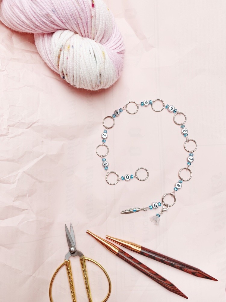 Feather chain row counter for knitting