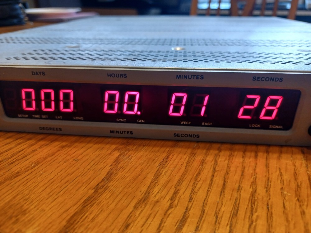 Trak Systems 8600-2, 48600-1000-102 Satellite Synchronized Generator Model 8600