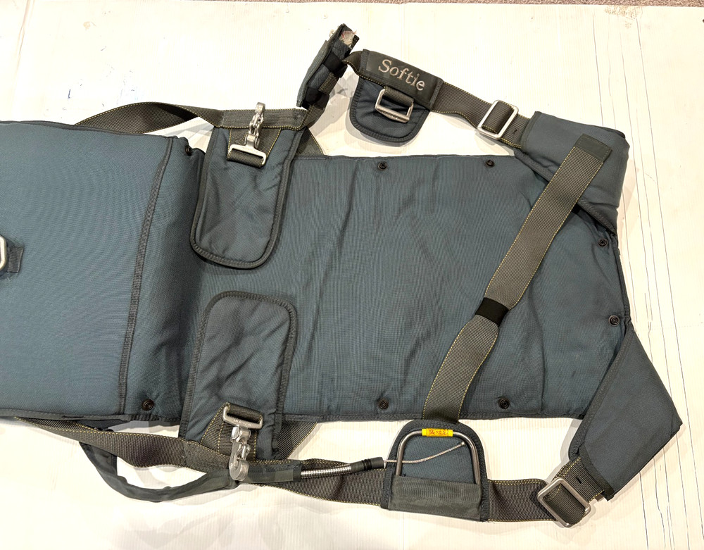 PARA-PHERNALIA SOFTIE SEATPACK PARACHUTE CANOPY, HARNESS AND CONTAINER SYSTEM
