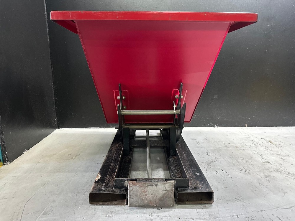DAYTON Self Dumping Hopper: Std Hopper, Steel, Casters Not Included, Chain/Cable