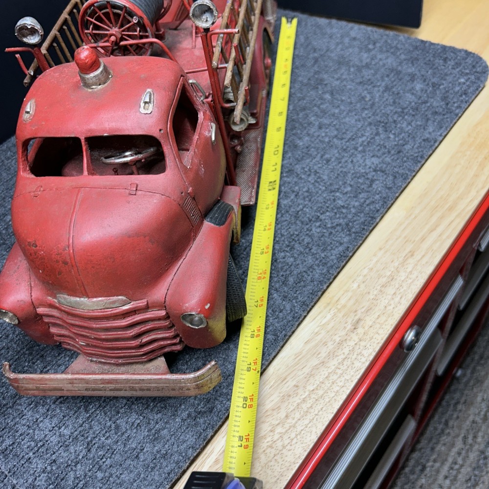 Antique Metal Fire Engine. Removable Side Ladders. In Good Condition .￼