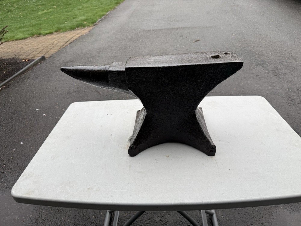 93 lbs M & H Armitage Mouse Hole Anvil