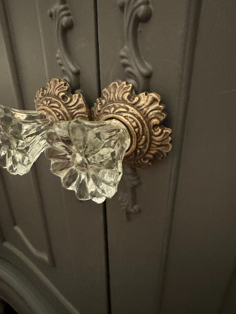 Vintage-Brass Metal Flower Crystal Clear Solid Glass bronzed Knob Handle pulls