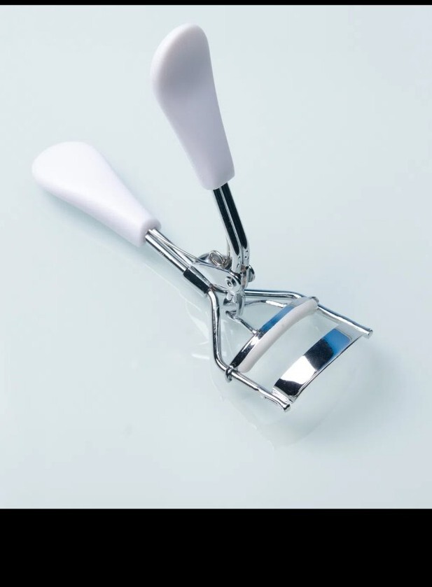 The Eyelash Curler