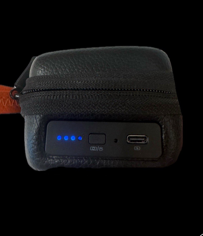 COMICA Vimo Q 4-Channel Wirelss Lavalier Microphone Charging Box 4*Transmitter