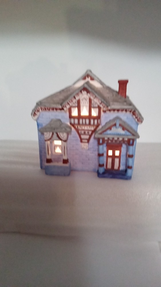 PORCELAIN HOUSE --LACY CAFE