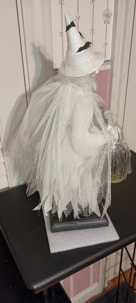BETHANY LOWE HALLOWEEN GHOSTLY WITCH FIGURINE-NEW 2025