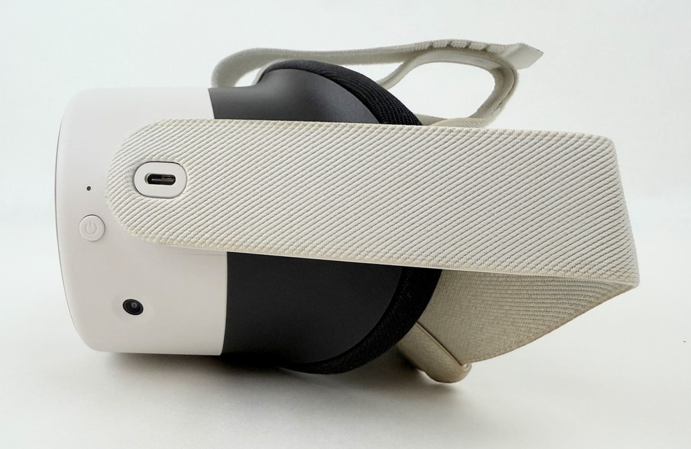 Oculus Quest 3S All-In-One Headset 128GB