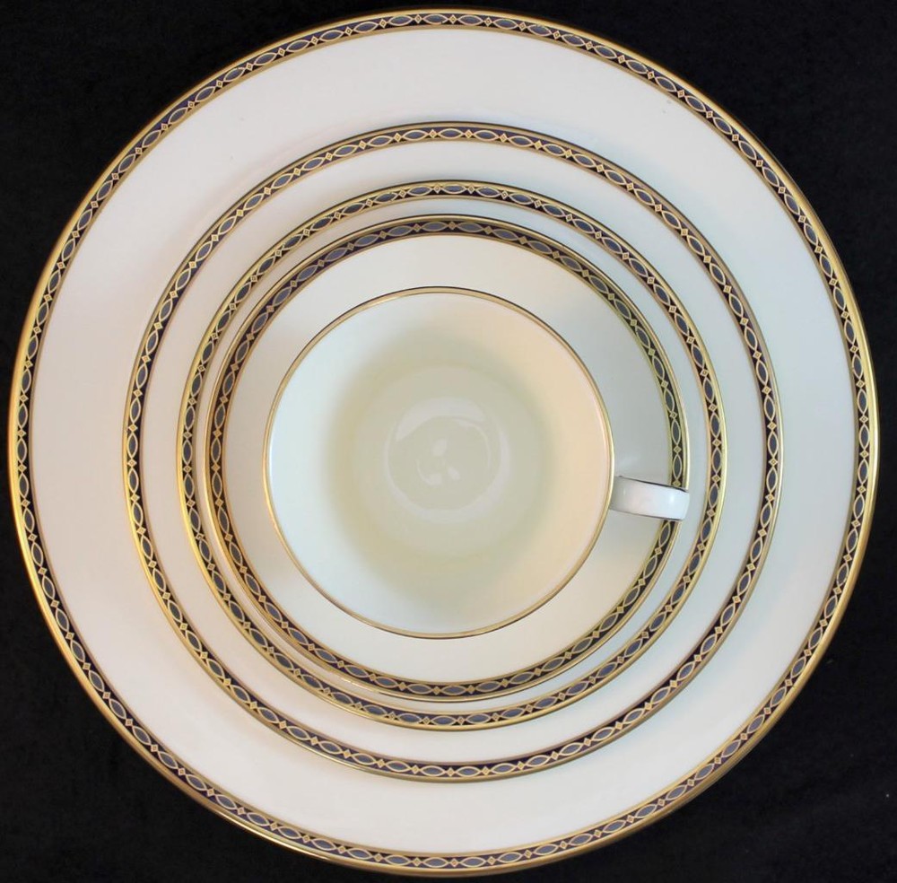 Minton ST JAMES 5-Piece Place Setting GREAT CONDITION