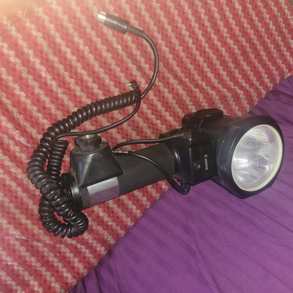 Canon Speedlite 480 EG  Flash Gun  + Diffuser  Free 2 Ship