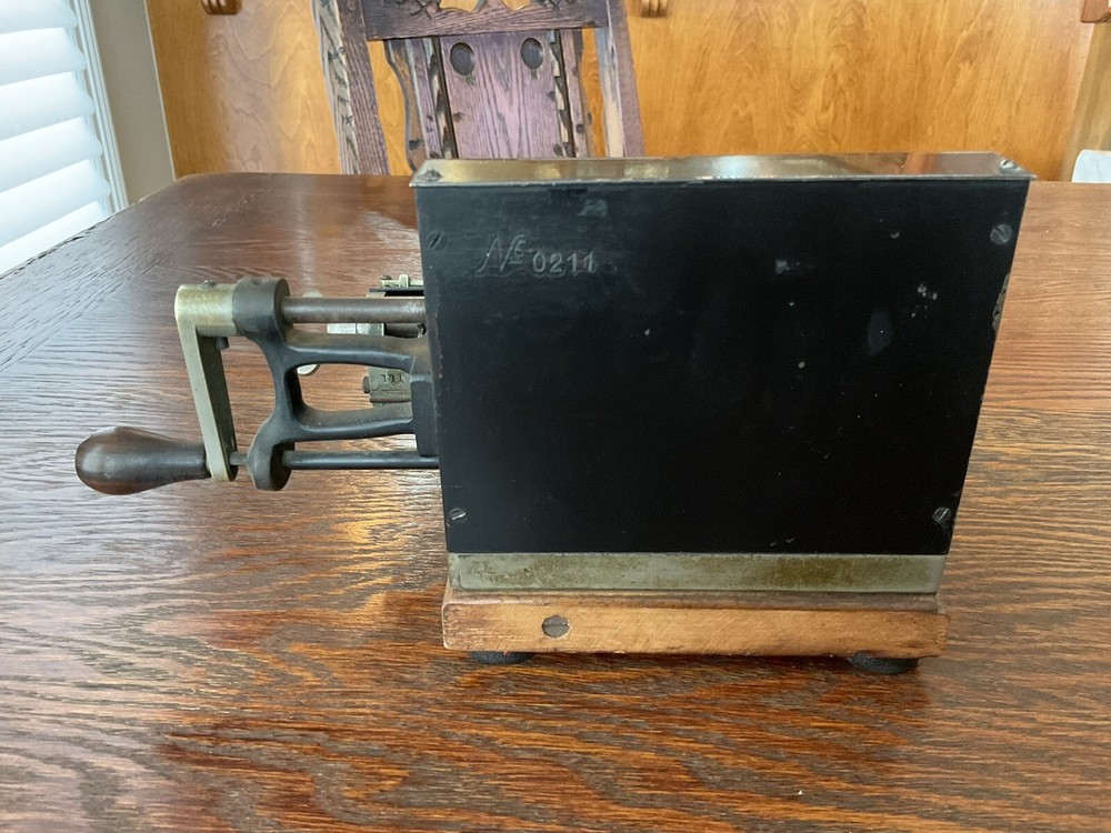 Antique 1916 Marchant Adding Calculating Machine