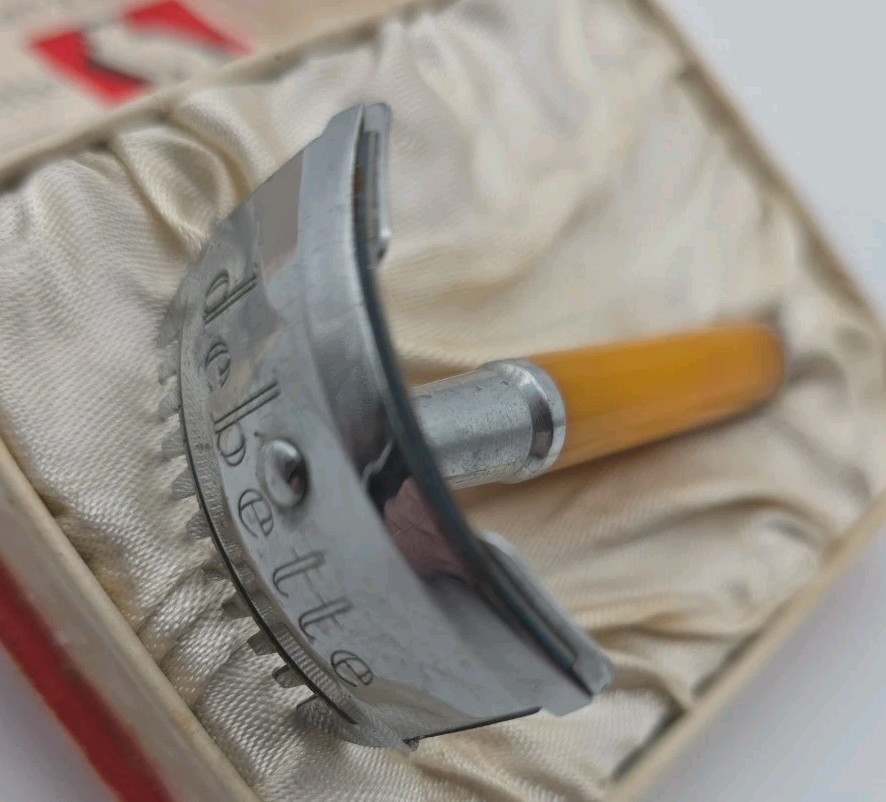 Debette Corn Safety Razor With Bakelite Handle