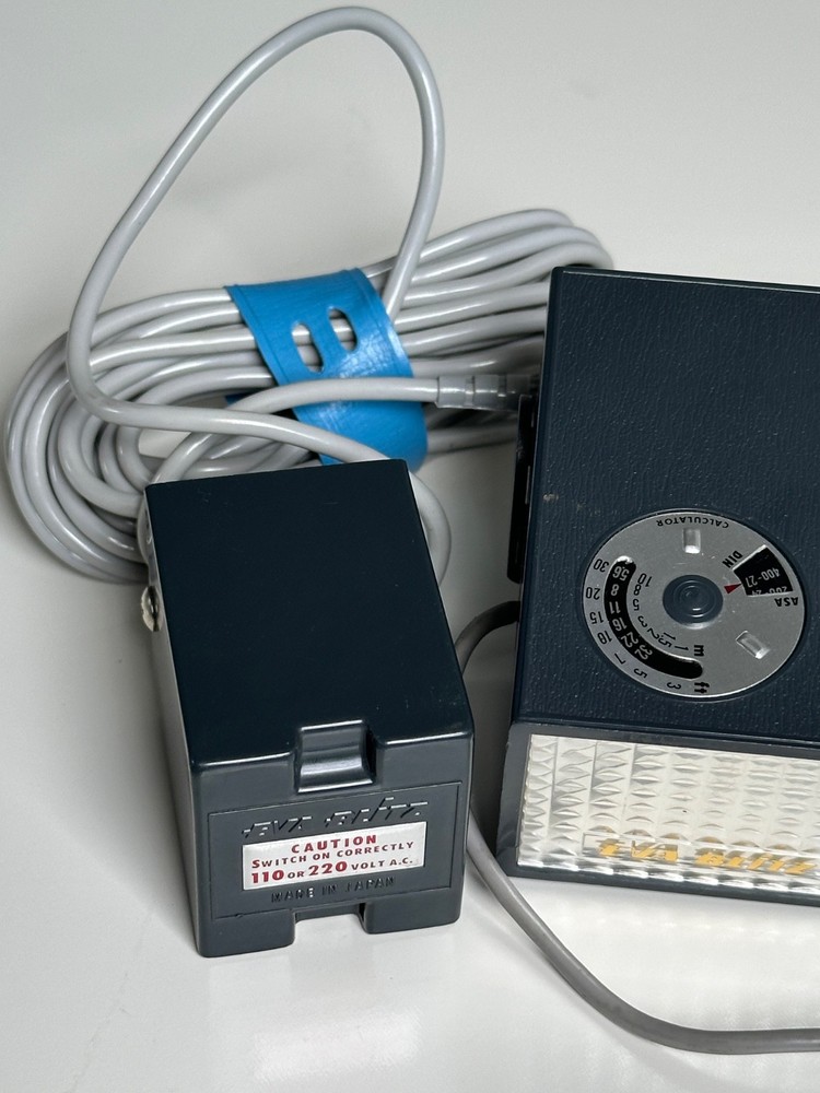 Minette Eva Blitz 3A Camera Flash w/ Wall Adapter Power Supply