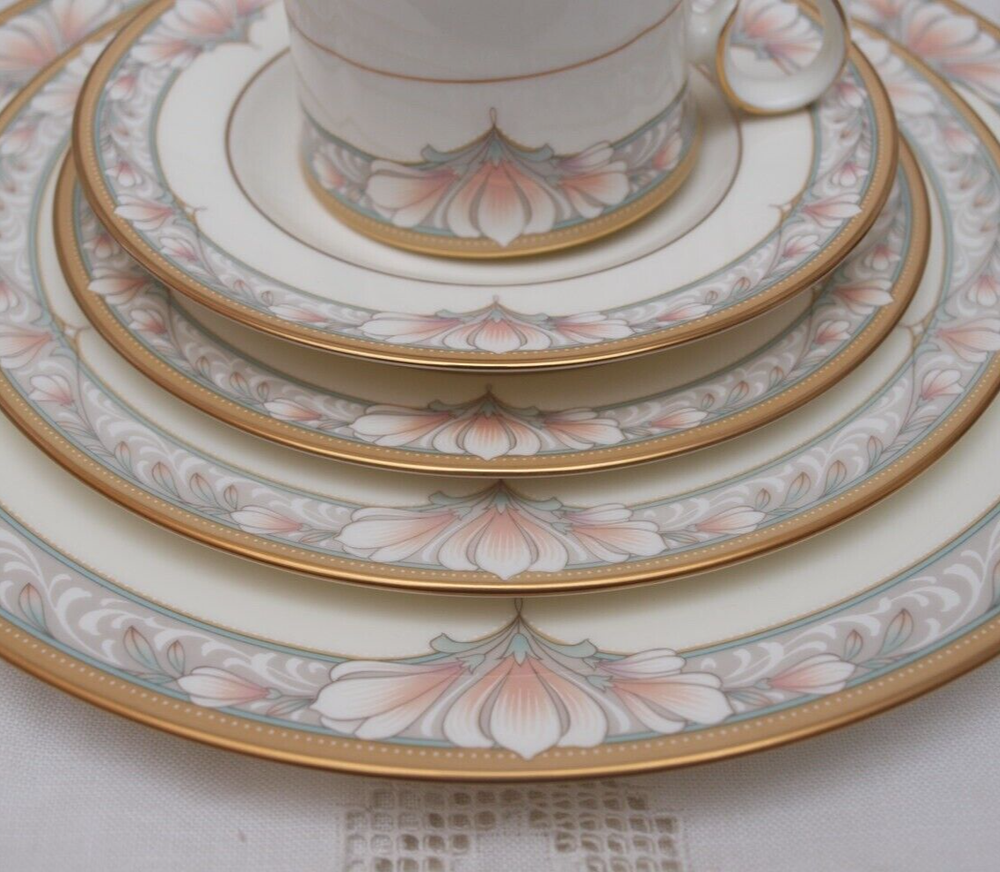 20 Pc Noritake BARRYMORE Set Bone China 9737 Dinnerware EUC