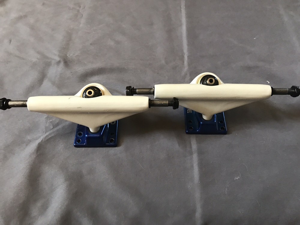 Core skateboard trucks