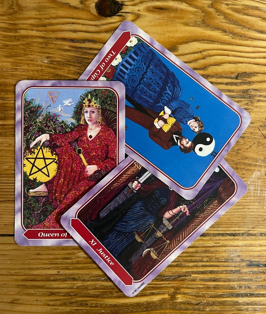Intuitive tarot reading - 3 card past, present, future. Focus on single issue.