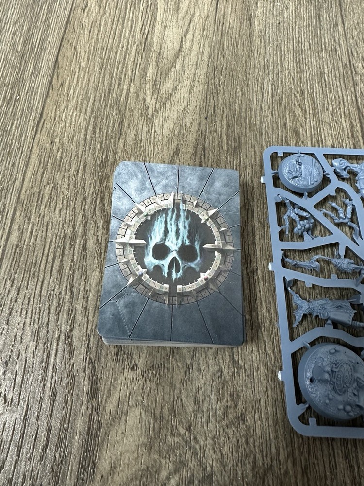 Warhammer Bundle Set - Models & Cards