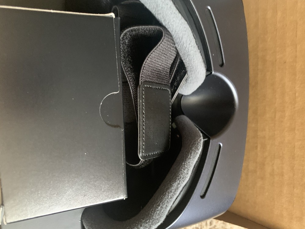 Samsung Gear VR with Controller in Black (open box but never used) Original Box