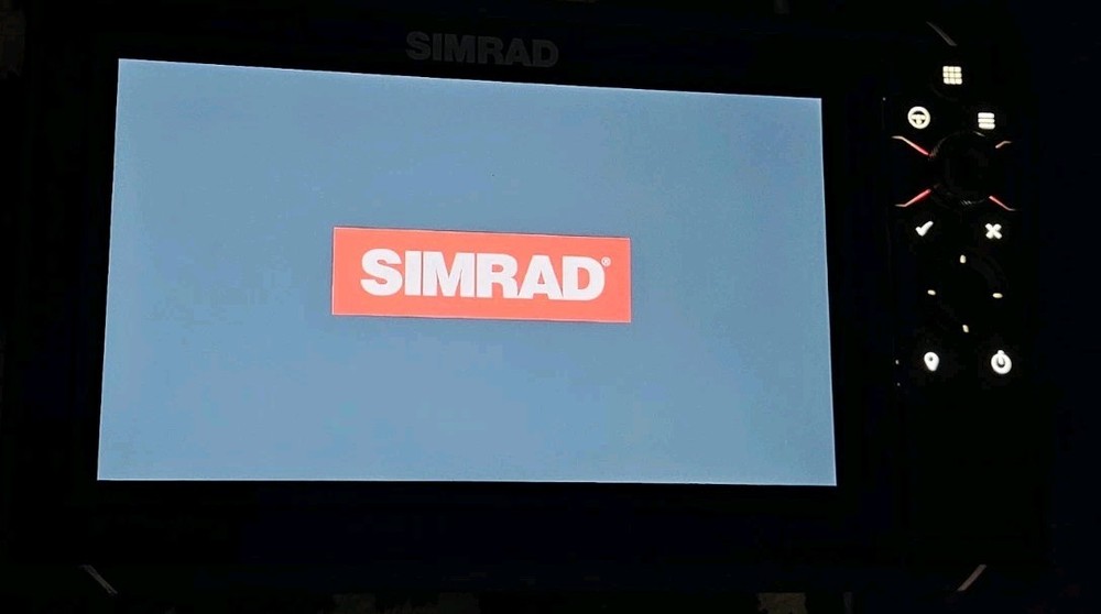 Simrad NSS9 Evo3s 9" Touchscreen MFD Chartplotter Works Perfectly. Indoor Stored