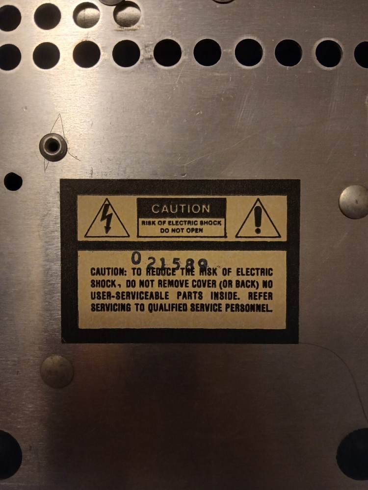 Micronta Regulated 12 Volt Power Supply #22-124 13.8VDC-2.5A Tested