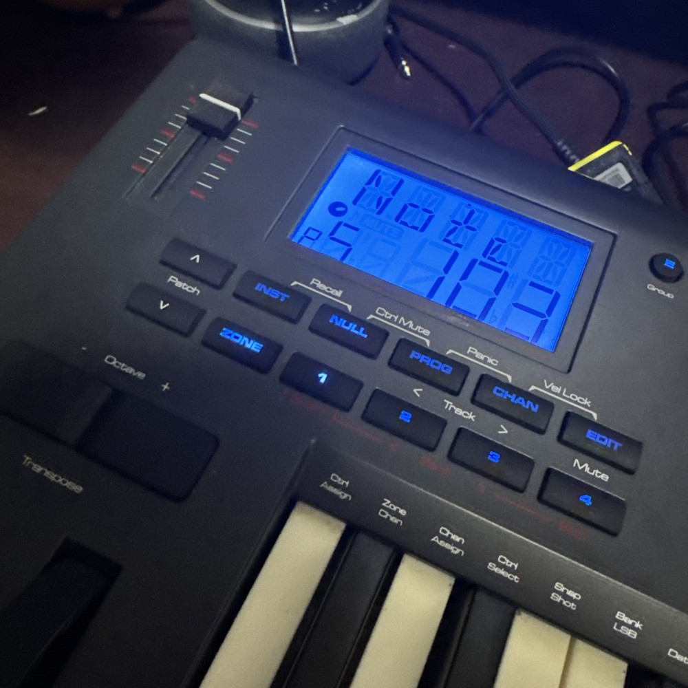 M-Audio Axiom 25 USB MIDI Keyboard Controller Pads Knobs Tested Working