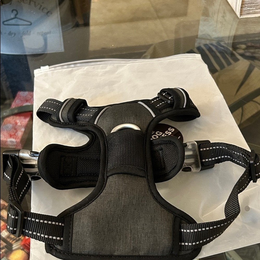 Passage no pull Black Dog Harness with Reflective Stitching NWT size M