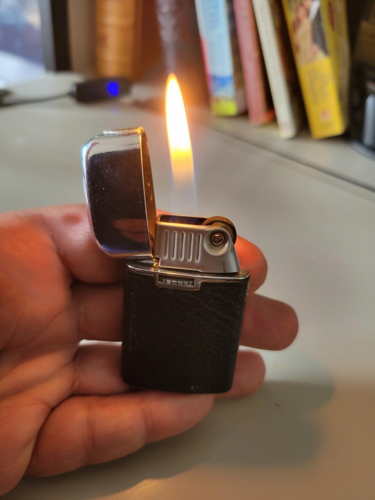 VTG Ronson Varaflame Windlite Lighter Leather & Serviced (WORKING)
