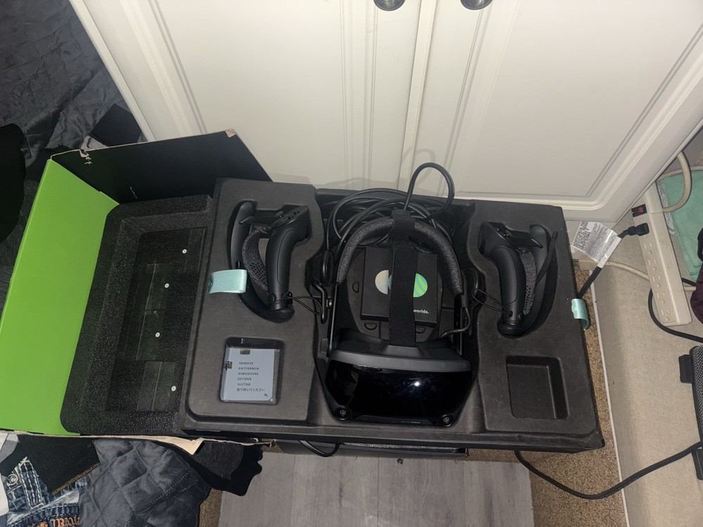 Valve Index VR Headset Full Kit Black with Controllers & Accessories