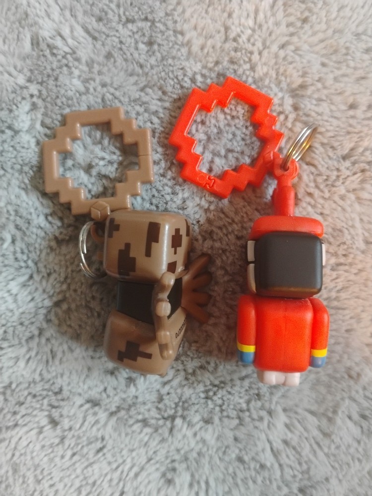 2 Minecraft Series Backpack Hanger Clips Parrot & Spider