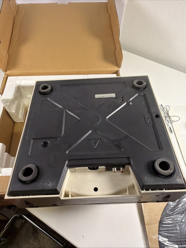 Technics SL-Q5 Linear Tracking Turntable W/Power Cord Power Tested & Table Turns