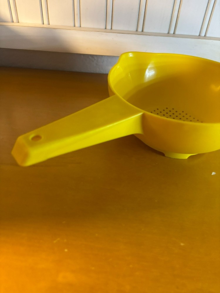 Vtg Tupperware Double Spout Strainer Colander Yellow 1200-1 Handle 1970s