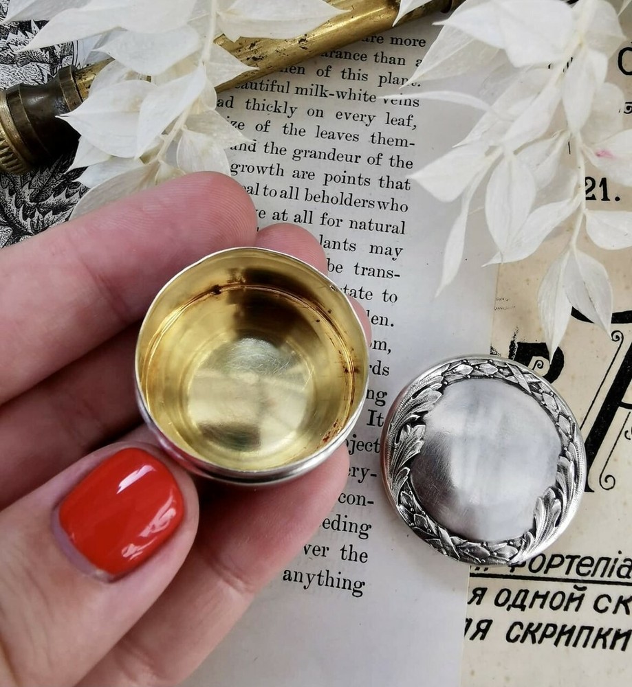 1900s ANTIQUE SOLID OVAL ENGRAVED PILL BOX SHAPE STYLE SILVER 800 & GOLD PLATED