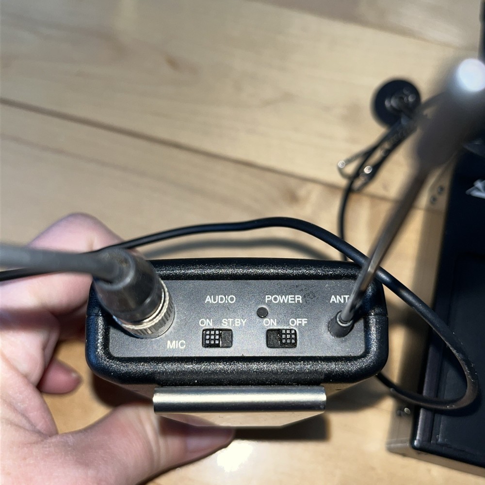 Azden 500UDR UHF True Diversity Receiver & 51BT Transmitter : Untested