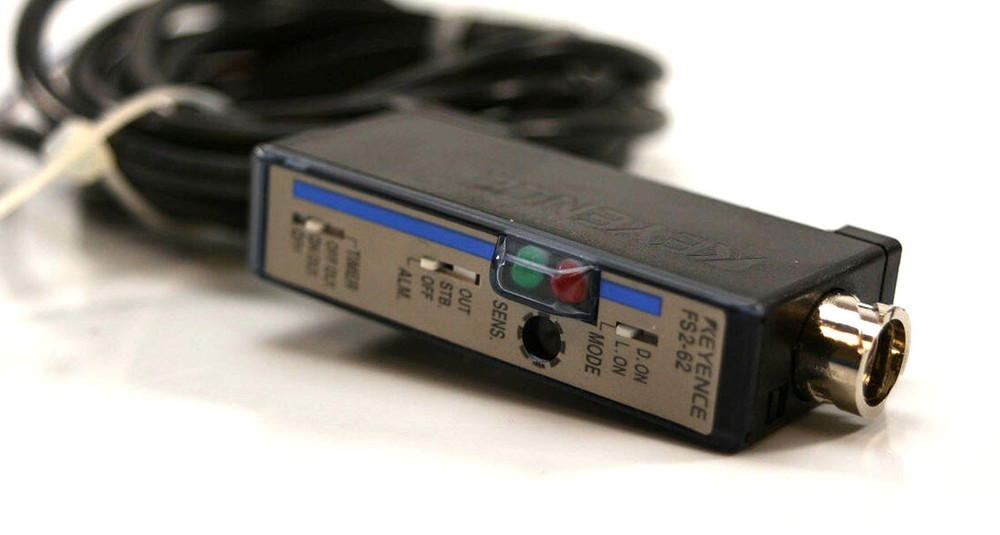 KEYENCE FS2-62 Optical Fibre Sensor New✦KD