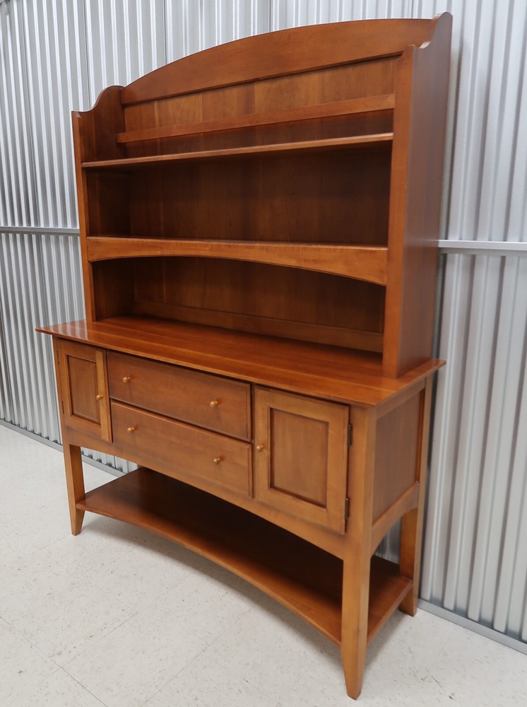 Thomasville '' Impressions'' Cherry Sideboard With Hutch