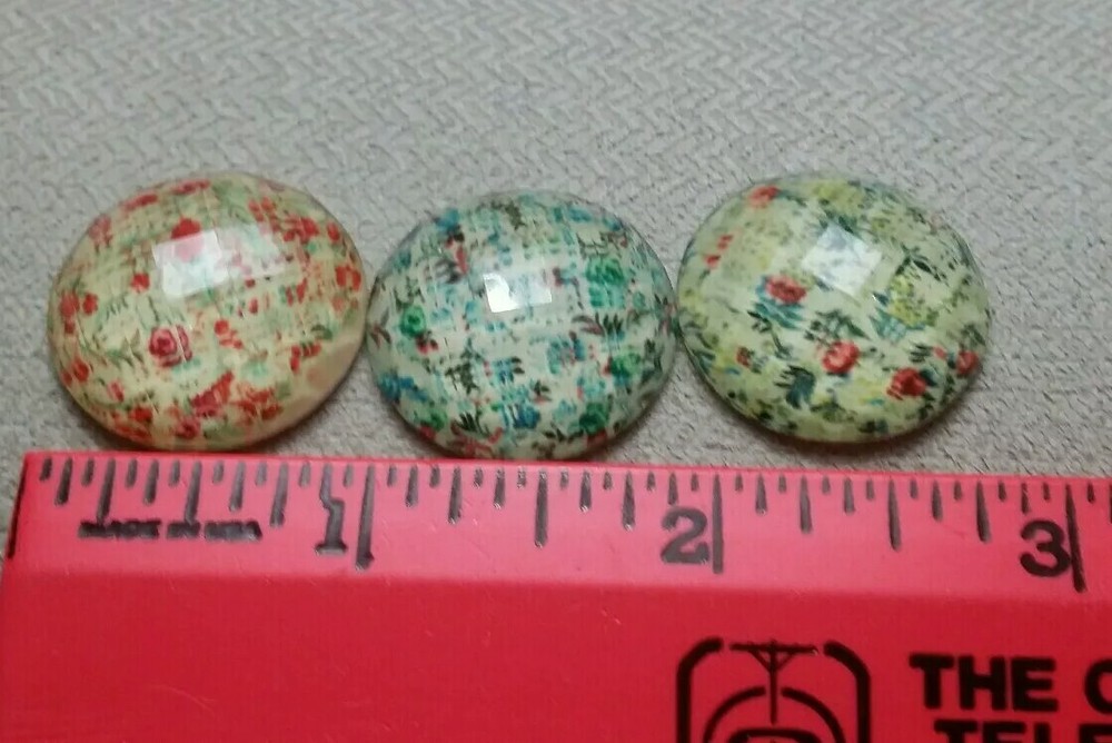 Vintage 3 plastic discs cabochons for art project