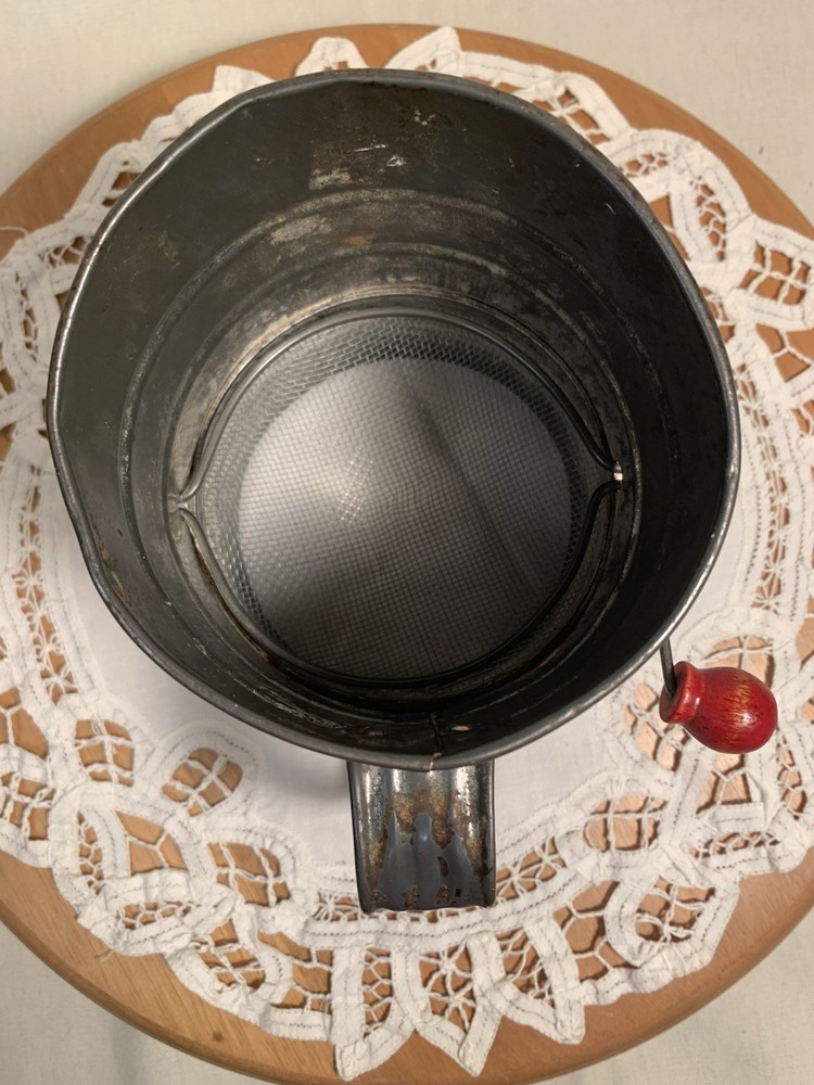Bromwell’s USA, Apple Litho, 3-Cup Flour Sifter