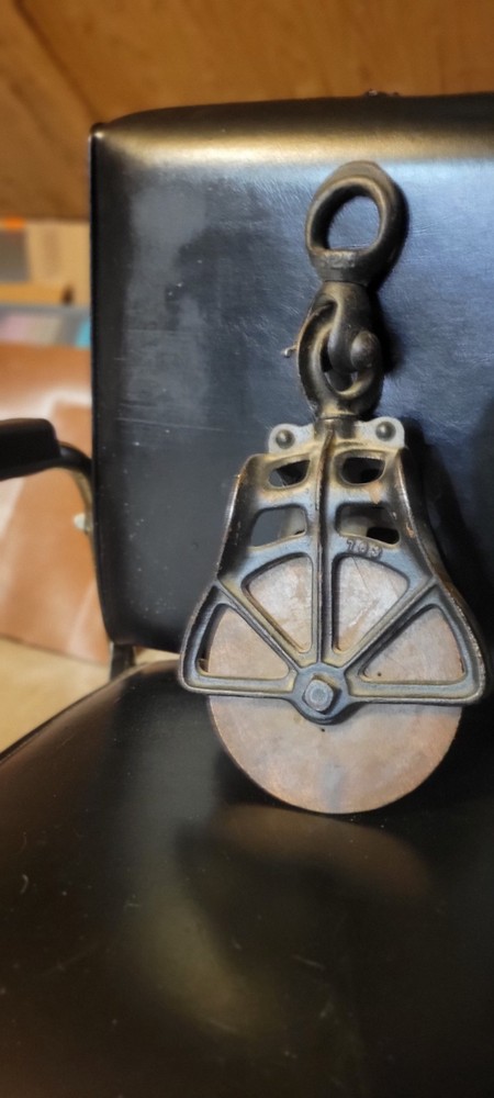 Vintage 4" Cast Iron Farm Barn Pulley