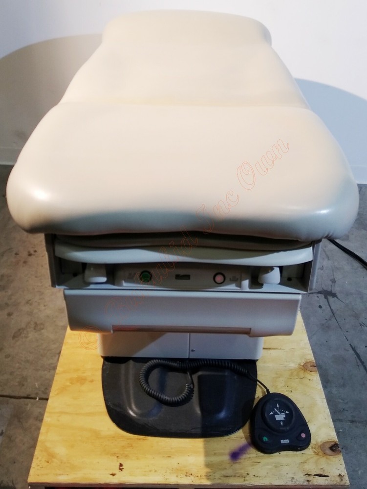 Midmark 623-008 Barrier Free Power Exam Table with Footswitch & Hand Controller