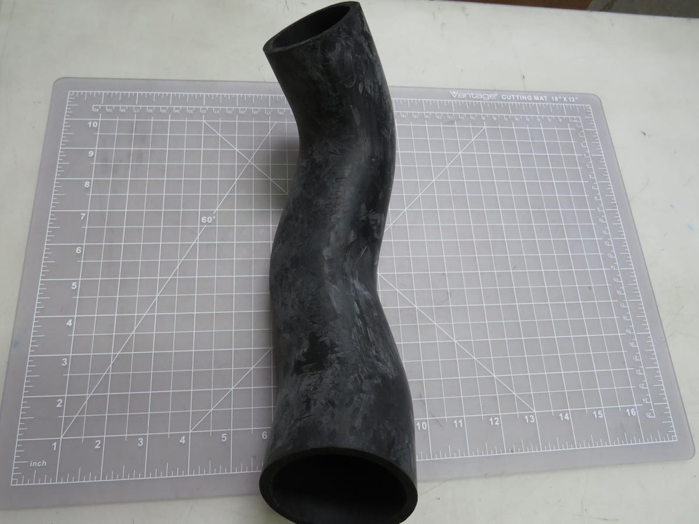 7228302 HOSE AIR INTAKE KT207