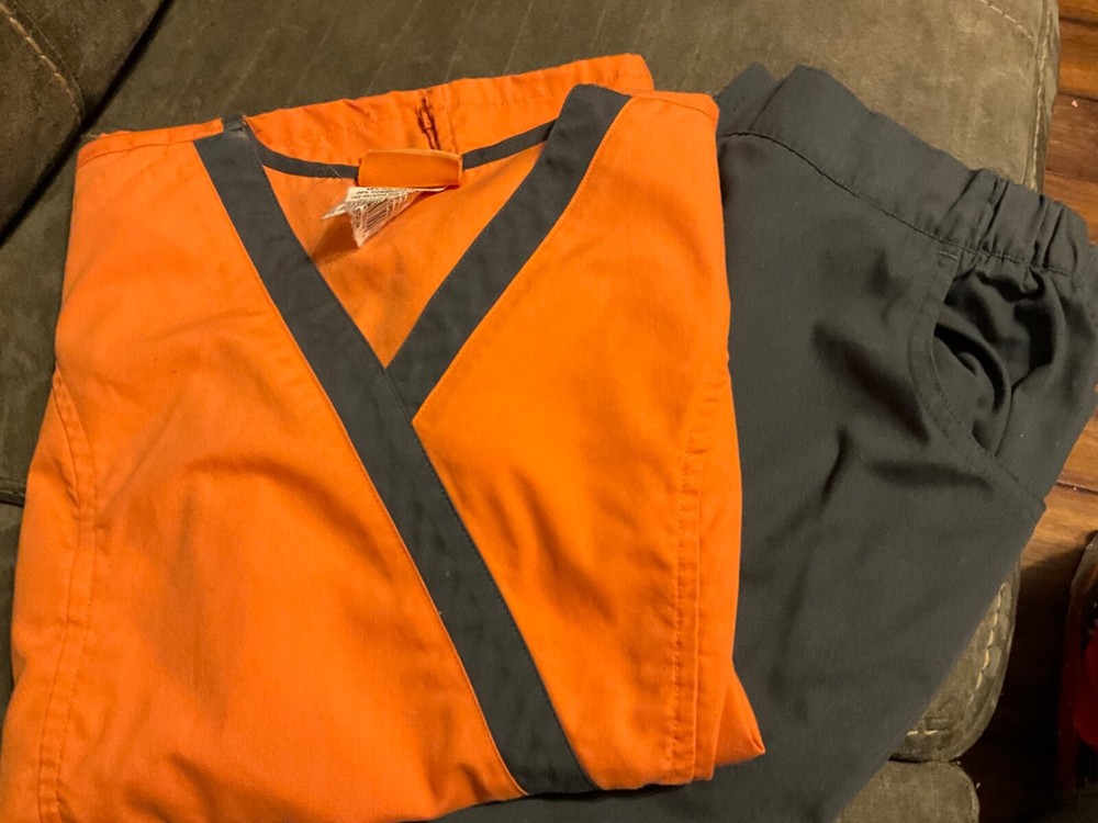 Woman's UA Buttersoft Med. Scrub set. Orange/ Grey