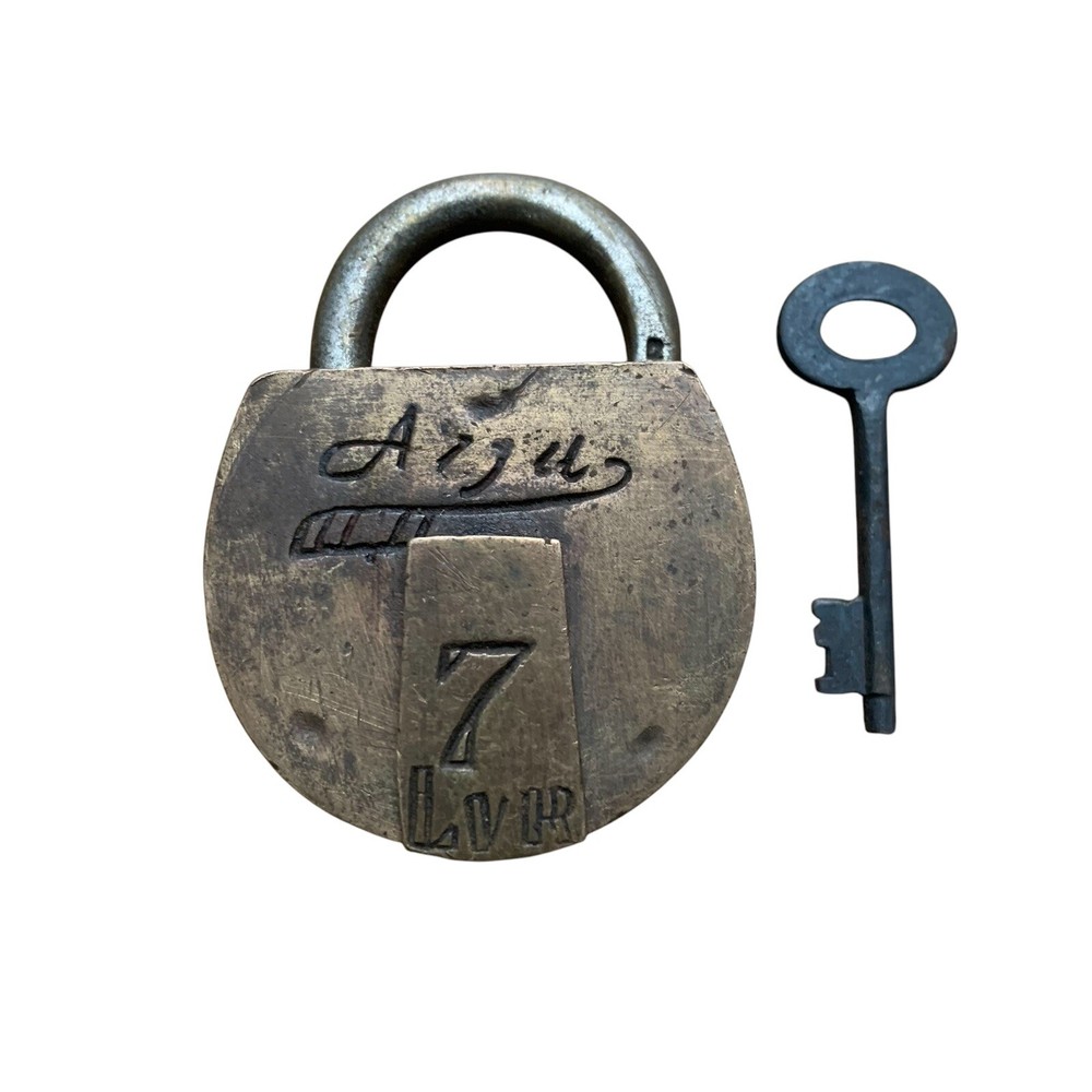 BRASS PADLOCK OR LOCK WITH KEY OLD OR ANTIQUE, NICE SHAPE.