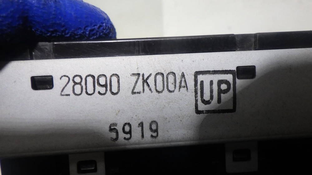 06 NISSAN MAXIMA Info Screen 28090ZK00A