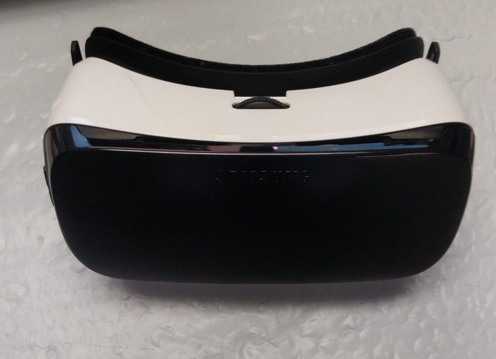 Samsung Gear VR Powered by OCULUS