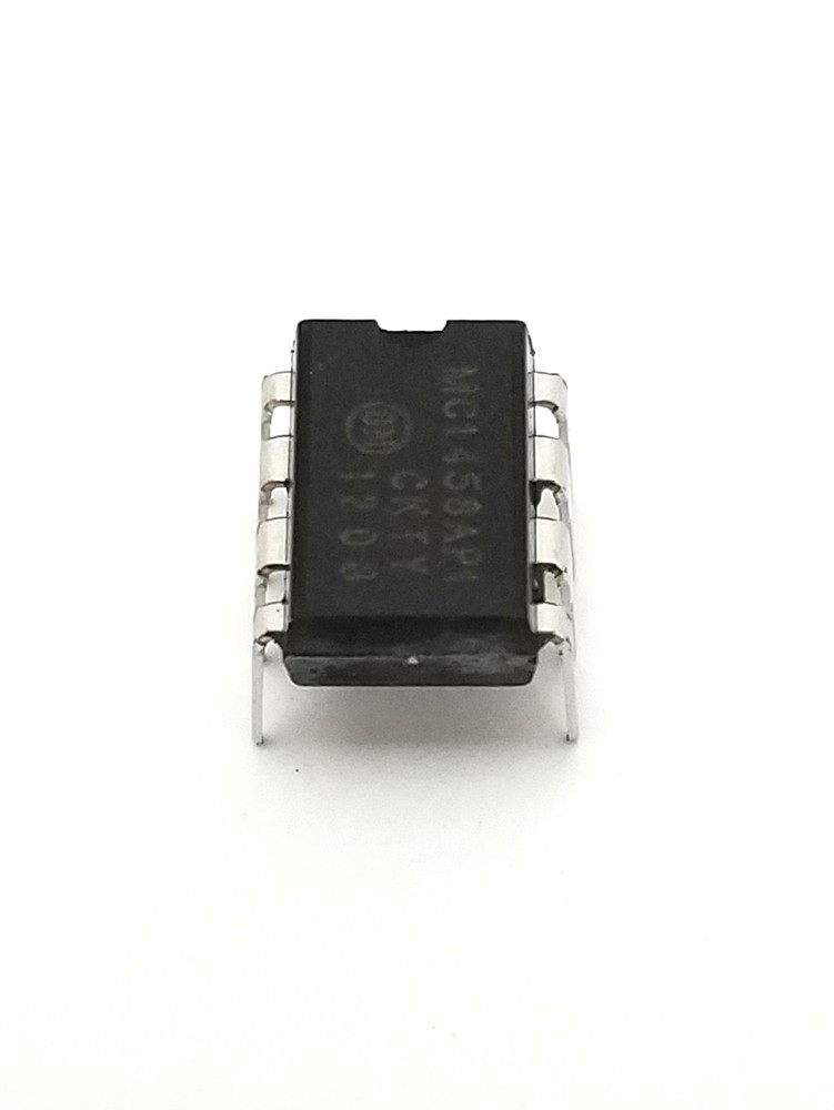1PCS MC1458P MC1458 + Socket - Dual Operational Amplifier IC