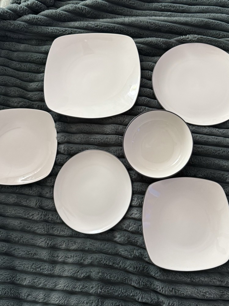 Noritake Colorwave Graphite 6-Piece Place Setting; Square & Round Mix Never Used