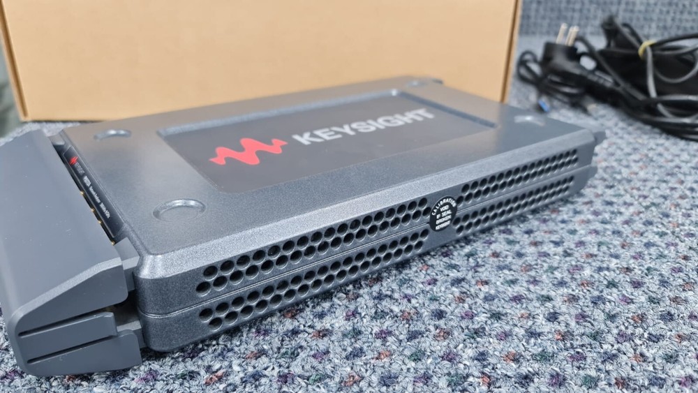 Keysight P9372A Streamline USB Vector Network Analyzer VNA 300kHz - 9 GHz Tested