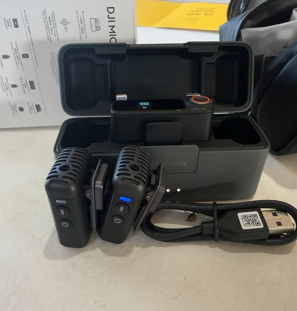DJI Mic 2 Combo (2x Shadow Black Transmitter, 1x Receiver & Charging Case)