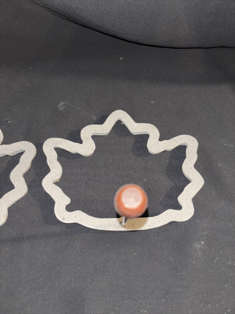 (2) Egg/Pancake Mold Cooking Leaf Shaped Non-stick Heat Safe Handle Iron Gray