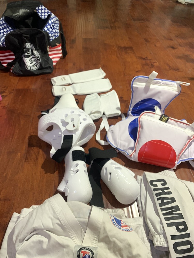 Champion TAEKWONDO SPARR CHILD PROTECT GEARs bag+ uniforms